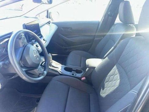 Used 2025 Toyota Corolla LE image 5