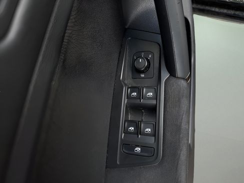 Used 2019 Volkswagen Tiguan S w/ Driver Assistance Package FWD image 12