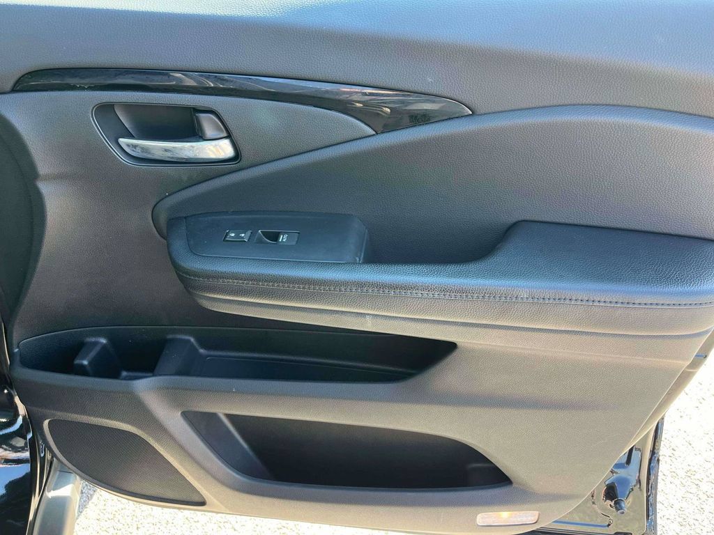 Used 2019 Honda Pilot Elite image 11
