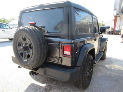 Used 2022 Jeep Wrangler Sport AWD/4WD image 4