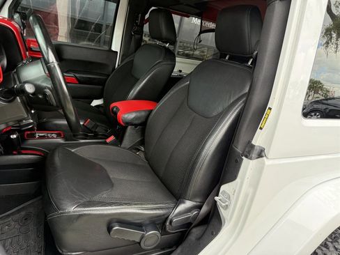 Used 2017 Jeep Wrangler Sahara AWD/4WD image 13