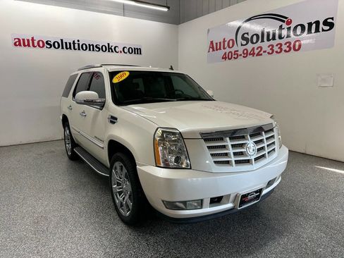 Used 2009 Cadillac Escalade 2WD image 1