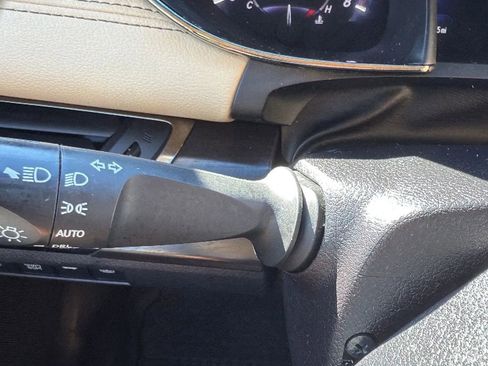 Used 2018 Toyota Avalon Limited image 14