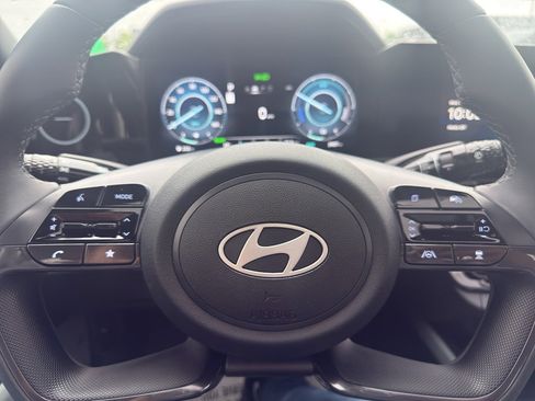 Used 2025 Hyundai Elantra Limited FWD image 16