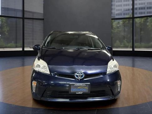 Used 2015 Toyota Prius Two image 2