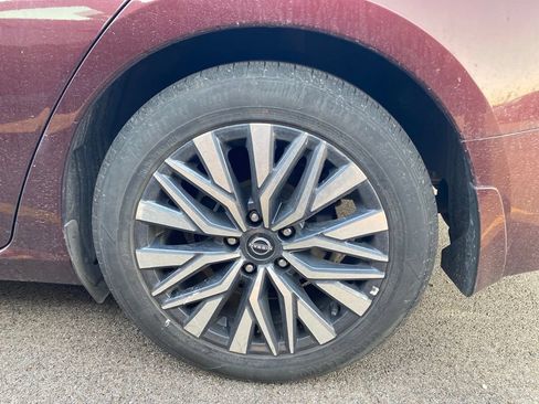 Used 2024 Nissan Altima 2.5 SV FWD image 10