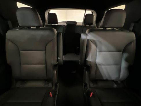 Used 2025 Chevrolet Traverse Z71 w/ LPO, Floor Liner Package AWD/4WD image 27