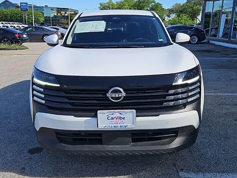 Used 2025 Nissan Kicks SV image 2