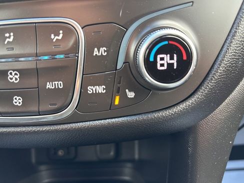 Used 2018 Chevrolet Equinox LT w/ Sun & Infotainment Package image 32