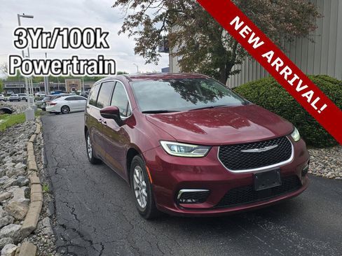 Used 2023 Chrysler Pacifica Touring-L FWD image 1