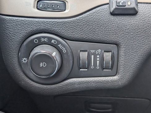 Used 2016 Jeep Cherokee Latitude image 8