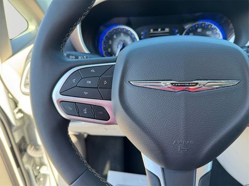 Used 2024 Chrysler Voyager LX image 21