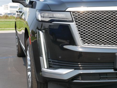 Used 2023 Cadillac Escalade ESV Premium Luxury w/ LPO, Radiant Package AWD/4WD image 16