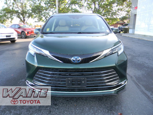 Used 2023 Toyota Sienna Limited AWD/4WD image 6