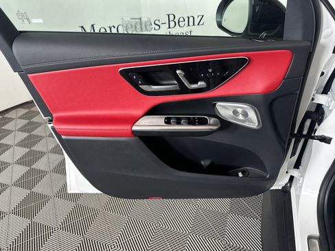 Used 2025 Mercedes-Benz GLC 300 4MATIC image 10