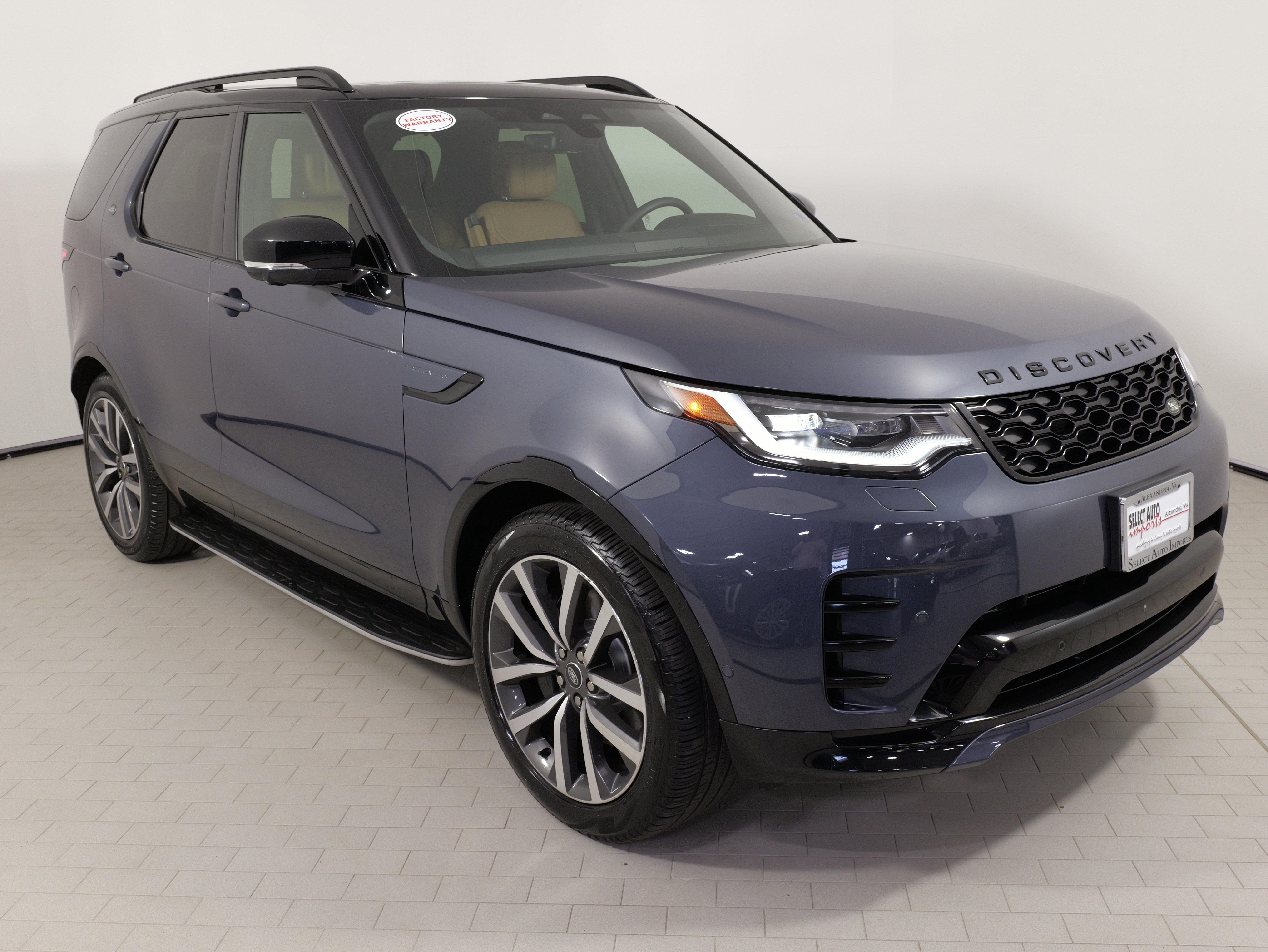 Used 2024 Land Rover Discovery Dynamic SE AWD/4WD image 7
