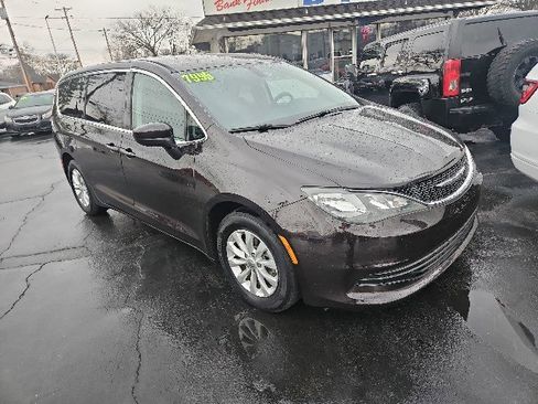 Used 2017 Chrysler Pacifica Touring w/ Tire & Wheel Group image 1