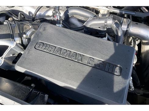 Used 2024 Chevrolet Silverado 2500 ZR2 w/ Technology Package image 33