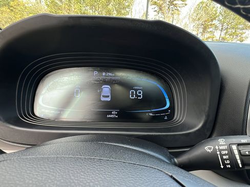 Used 2023 Hyundai Venue SEL image 28