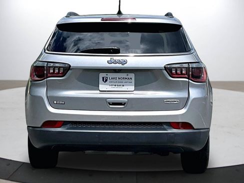 Used 2019 Jeep Compass Latitude FWD image 8