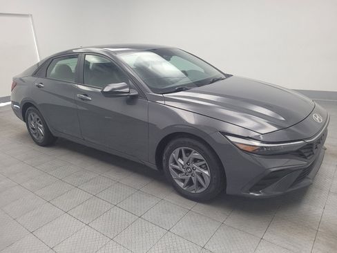 Used 2024 Hyundai Elantra SEL FWD image 11