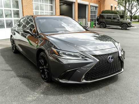 Used 2022 Lexus ES 300h F Sport w/ Accessory Package 2 FWD image 6