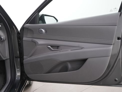 Certified 2025 Hyundai Elantra Sport FWD image 9