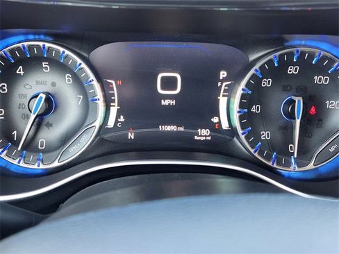 Used 2020 Chrysler Pacifica Limited image 16