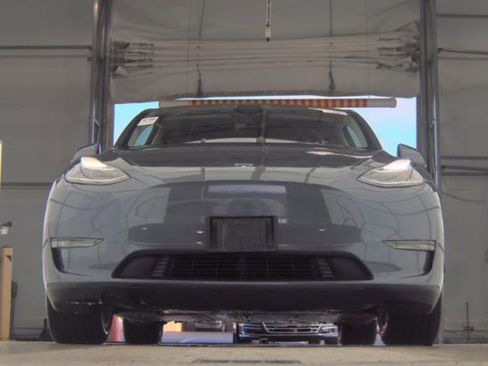 Used 2023 Tesla Model Y Long Range AWD/4WD image 4