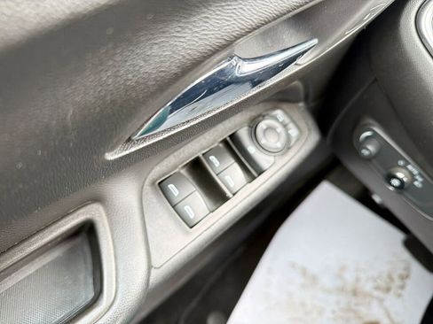 Used 2023 Chevrolet Equinox LT image 18