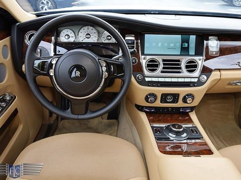 Used 2014 Rolls-Royce Ghost image 22