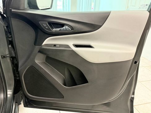 Used 2018 Chevrolet Equinox LS AWD/4WD image 23