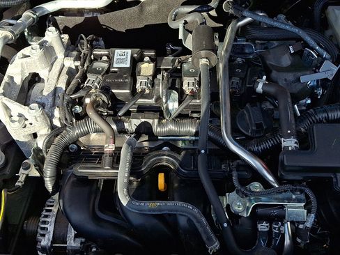 Used 2025 Nissan Kicks SR image 27