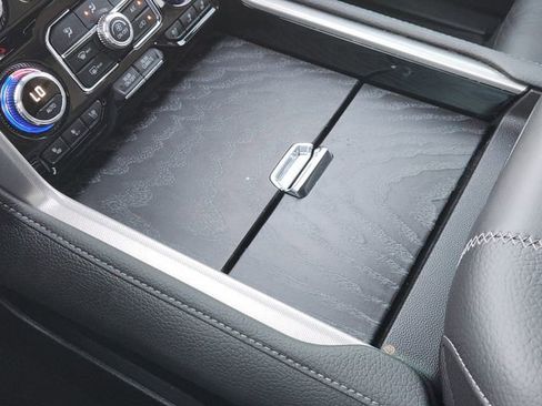 Used 2024 GMC Yukon XL Denali image 18