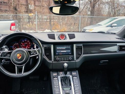 Used 2018 Porsche Macan GTS w/ Premium Package Plus AWD/4WD image 28
