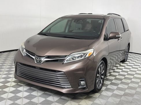 Used 2019 Toyota Sienna Limited FWD image 9