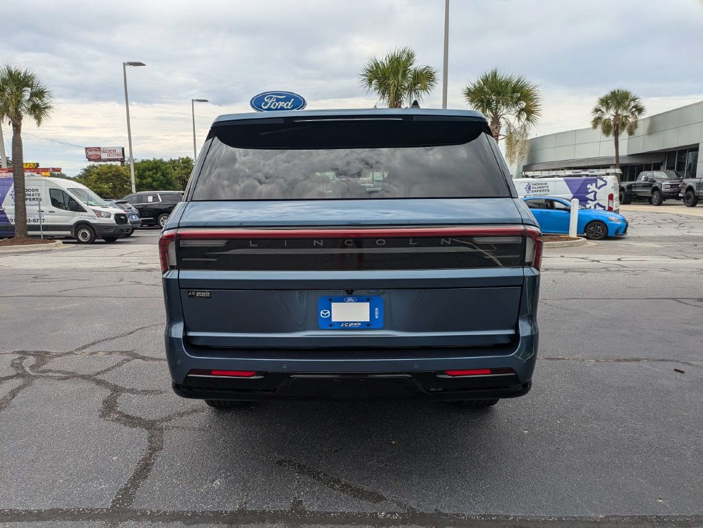 New 2027 Lincoln Navigator L Reserve w/ Jet Appearance Package AWD/4WD image 5