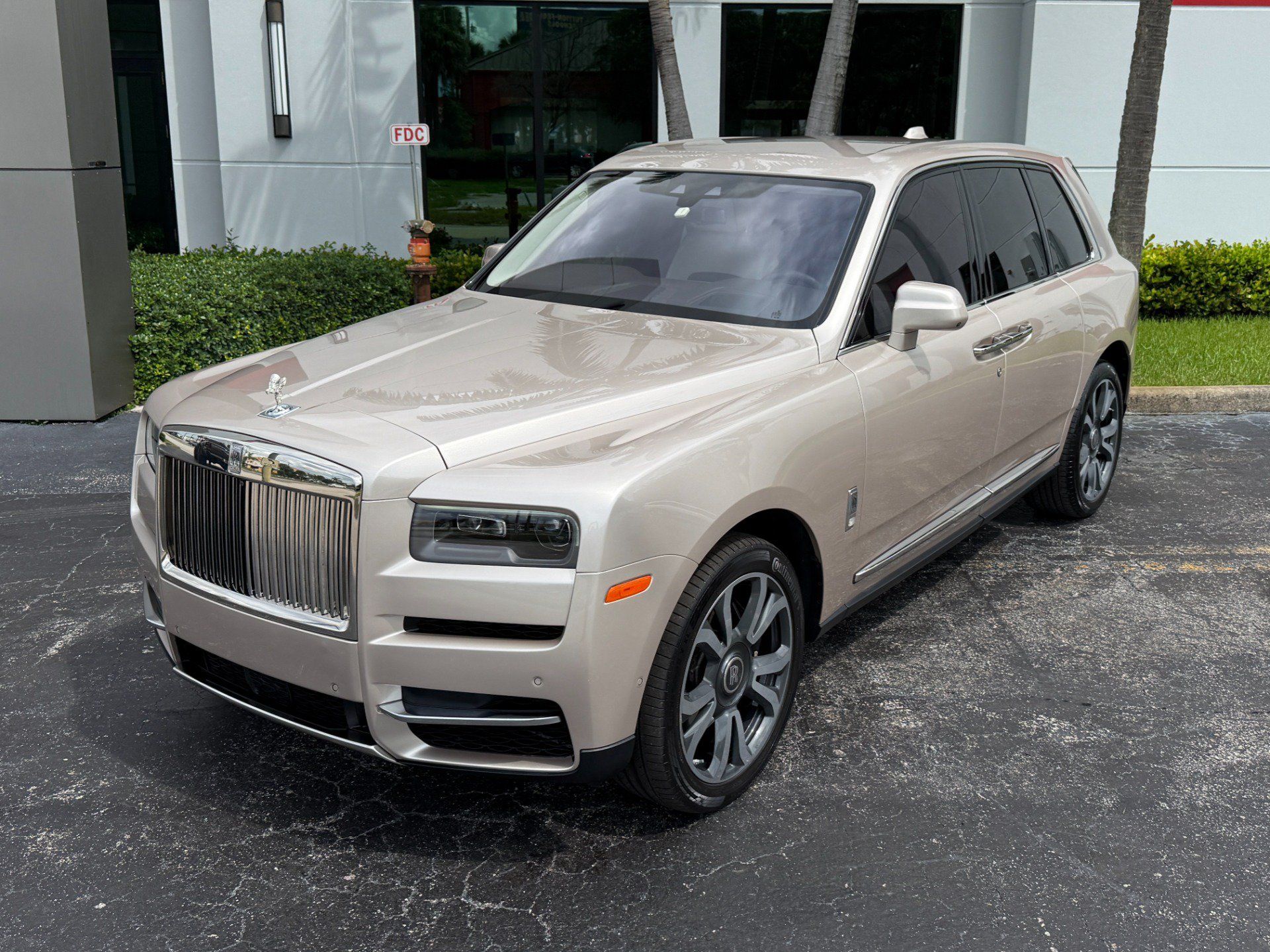 Used 2020 Rolls-Royce Cullinan AWD/4WD image 9