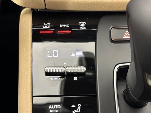 Certified 2025 Porsche Macan image 21