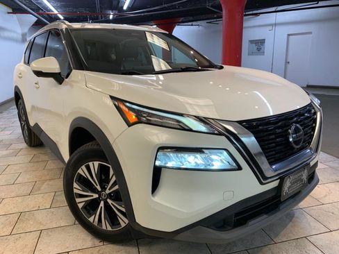 Used 2021 Nissan Rogue SV w/ Premium Package image 3