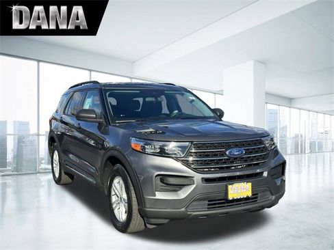 Certified 2022 Ford Explorer XLT image 1