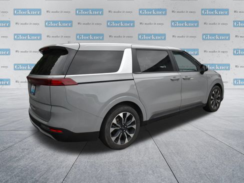 Used 2022 Kia Carnival EX FWD image 6