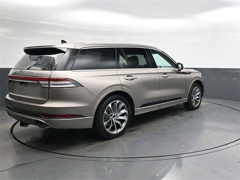 Used 2021 Lincoln Aviator Grand Touring w/ Equipment Group 301A image 4