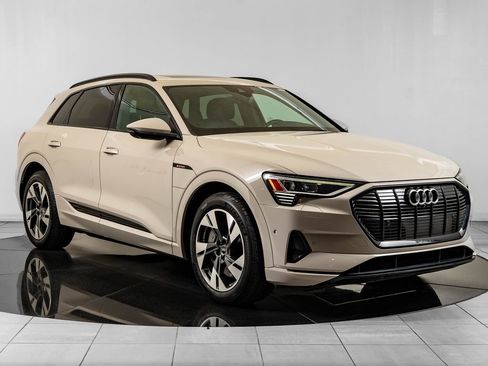 Used 2022 Audi e-tron Premium w/ Convenience Plus Package AWD/4WD image 12