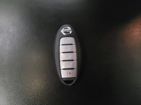 Used 2019 Nissan Pathfinder Platinum w/ Cargo Package image 32