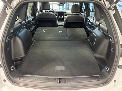 Used 2024 Jeep Grand Cherokee Limited w/ Black Appearance Package image 39