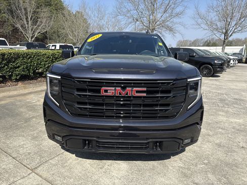 Used 2022 GMC Sierra 1500 Elevation image 2