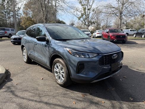 Used 2024 Ford Escape Active image 1