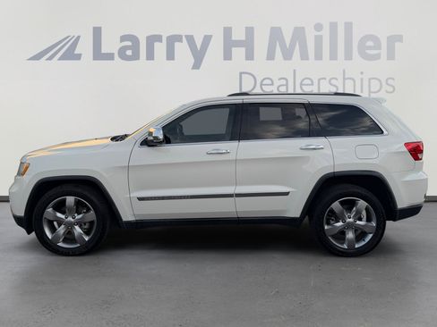 Used 2012 Jeep Grand Cherokee Overland w/ Trailer Tow Group RWD image 2