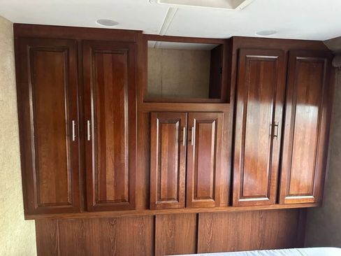 Used 2016 Ford E-450 and Econoline 450 Super Duty w/ Motorhome Prep Package image 32